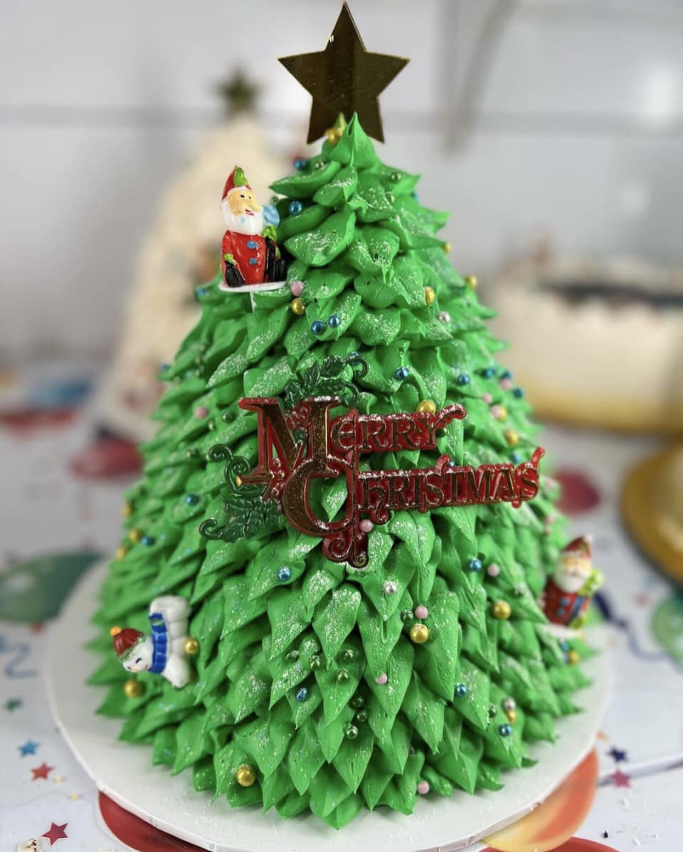 Christmas Tree Sponge Cake